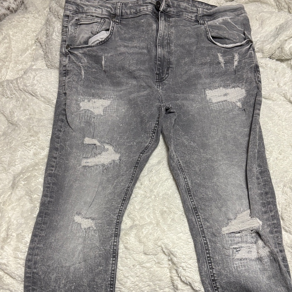 Trendy Distressed Skinny Jeans in Gray